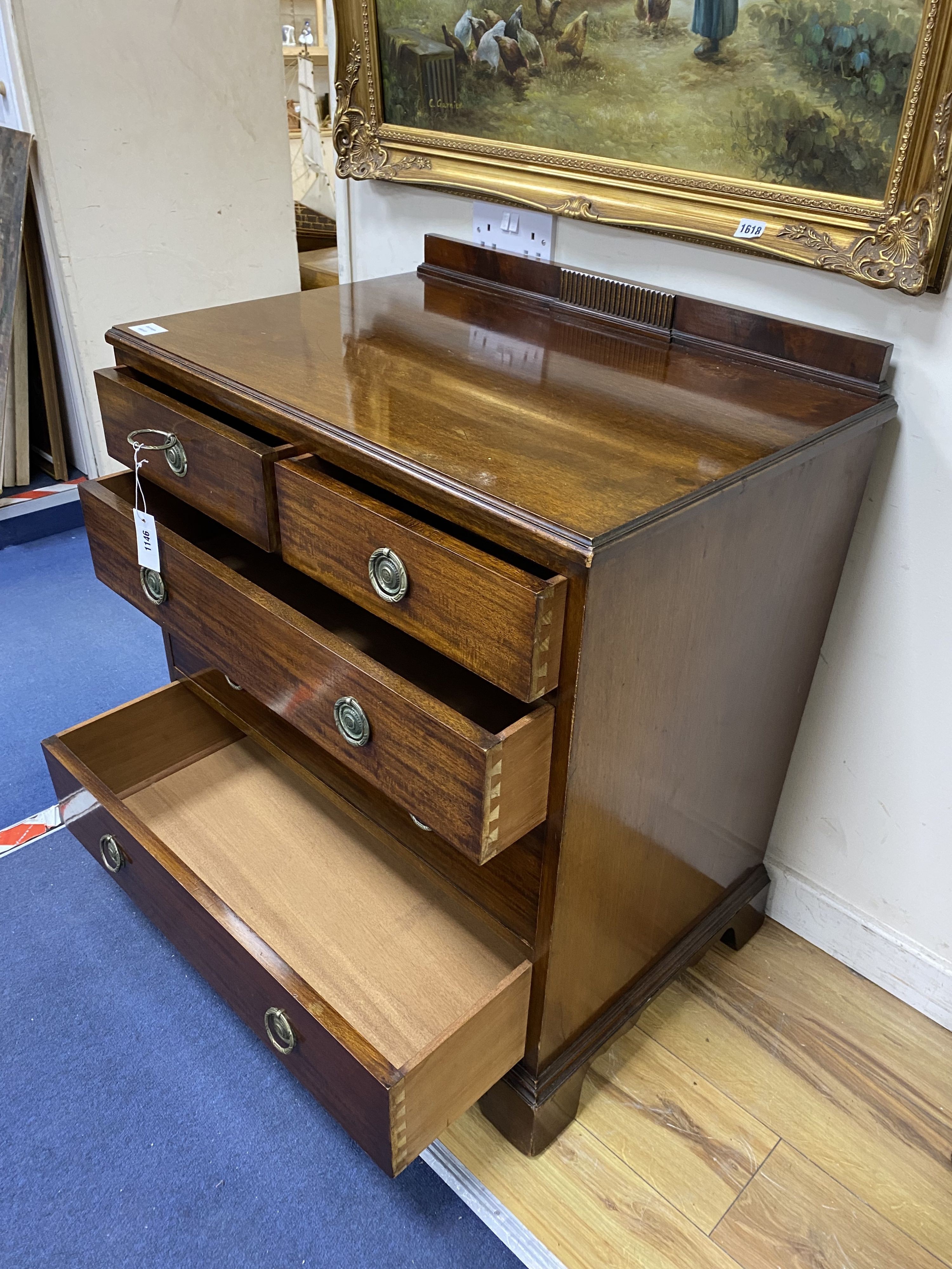 An Edwardian mahogany chest of drawers, width 76cm, depth 52cm, height 84cm